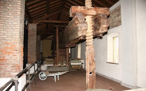 Antico torchio a vite Villa Tanzi - Inveruno (MI) Artecontrol